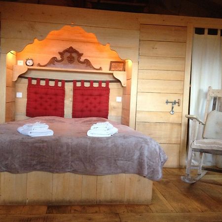 Les Cabanes Du Tertre Urval Екстериор снимка