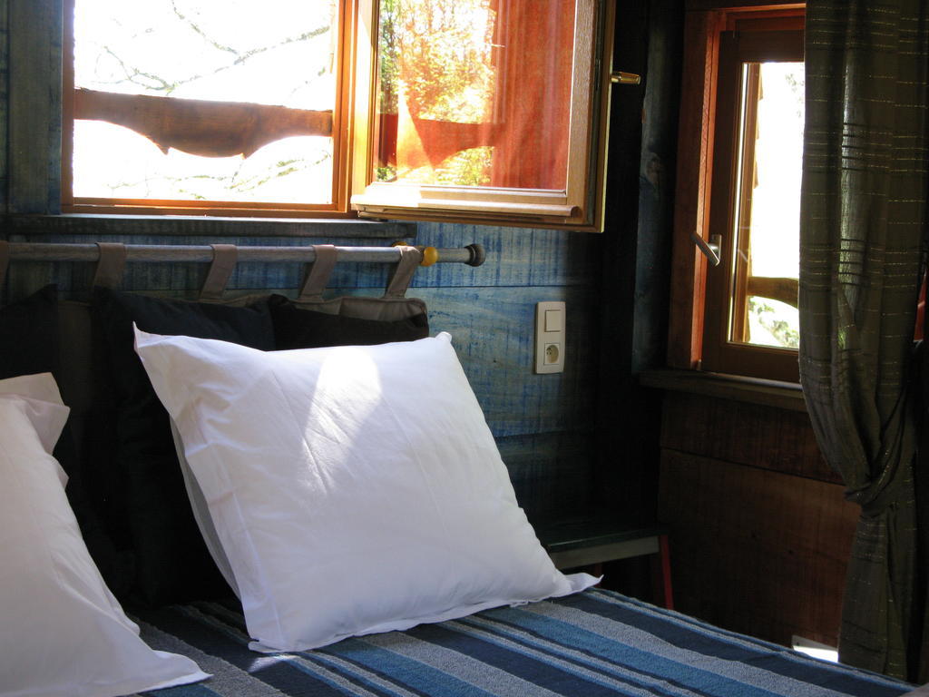 Les Cabanes Du Tertre Urval Екстериор снимка