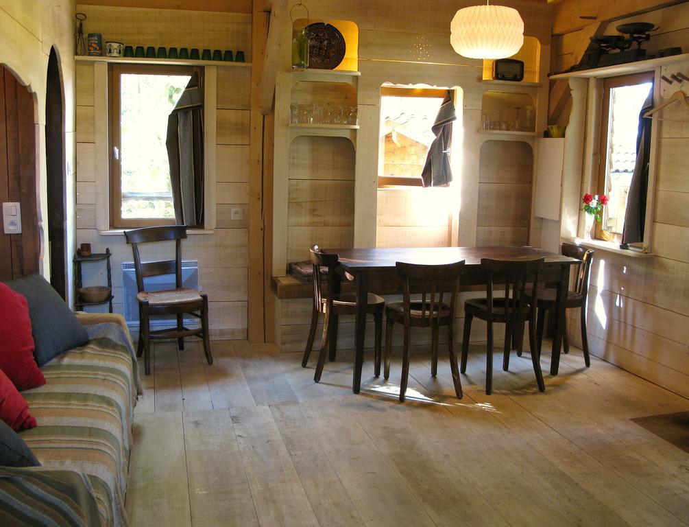 Les Cabanes Du Tertre Urval Екстериор снимка