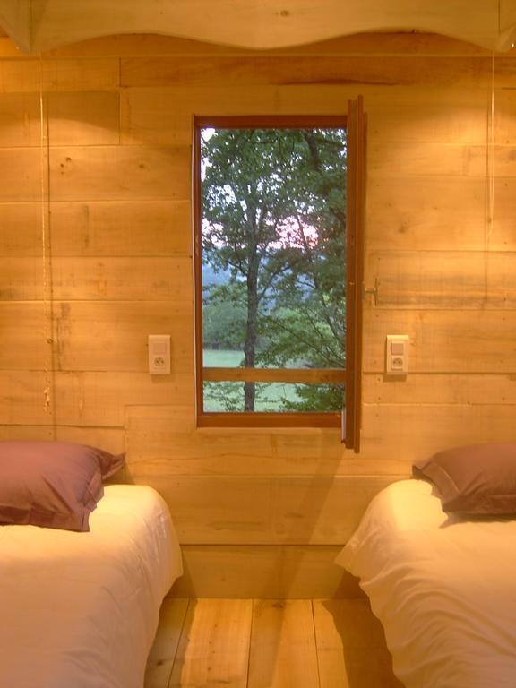 Les Cabanes Du Tertre Urval Екстериор снимка