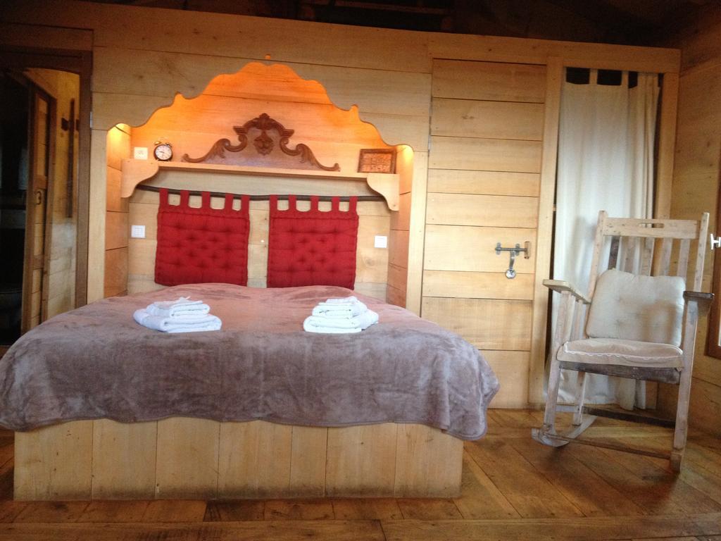 Les Cabanes Du Tertre Urval Екстериор снимка